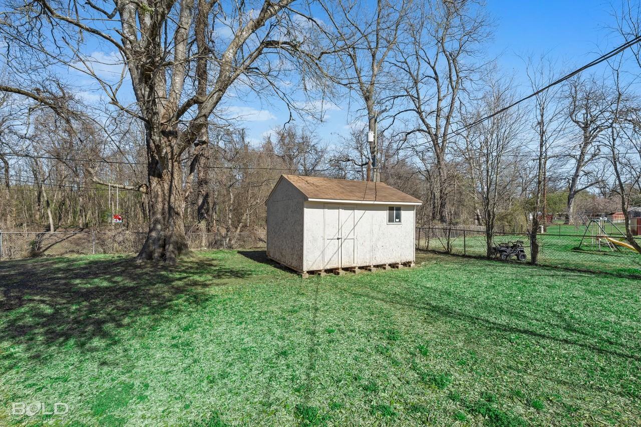 1419 Teekell St - Photo 3 of 34