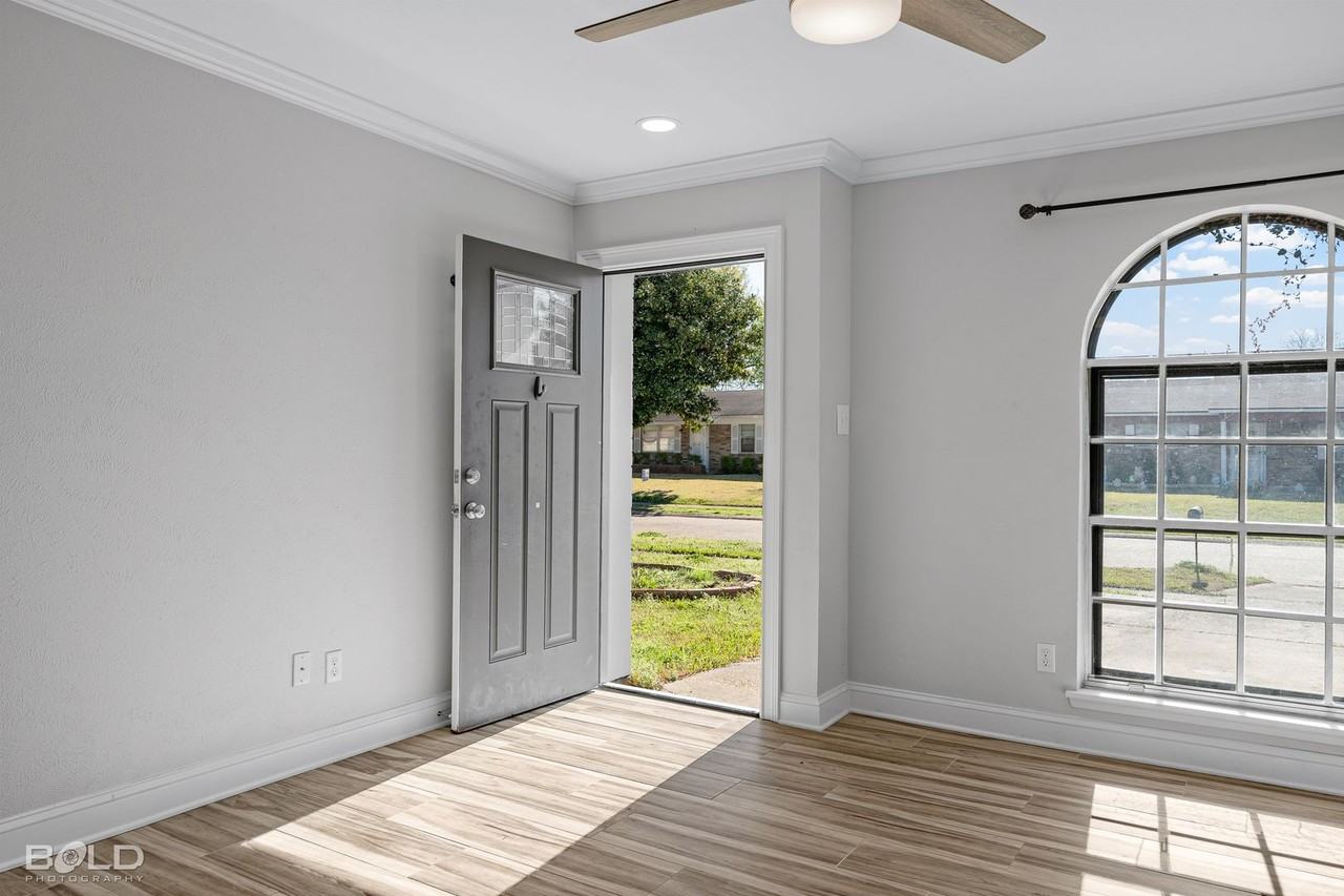 1419 Teekell St - Photo 5 of 34