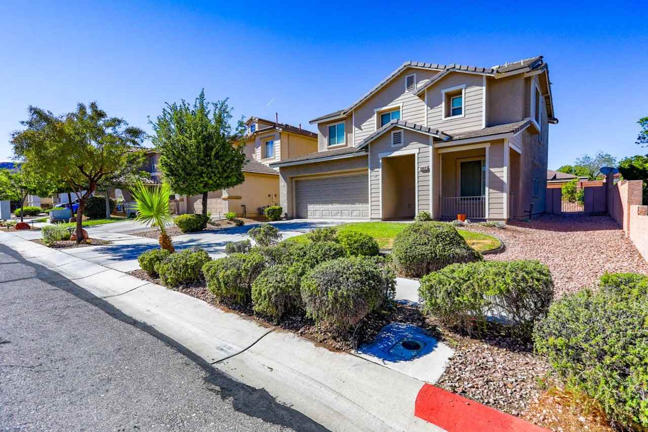 10872 Wallflower Ave - Photo 2 of 41