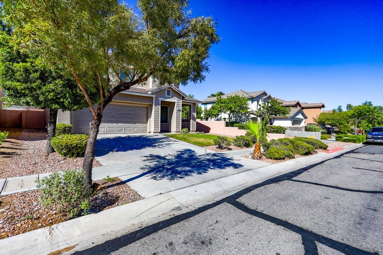 10872 Wallflower Ave - Photo 3 of 41