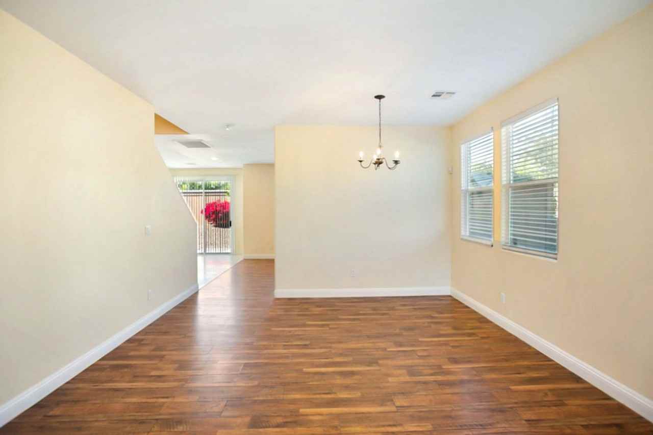 10872 Wallflower Ave - Photo 5 of 41