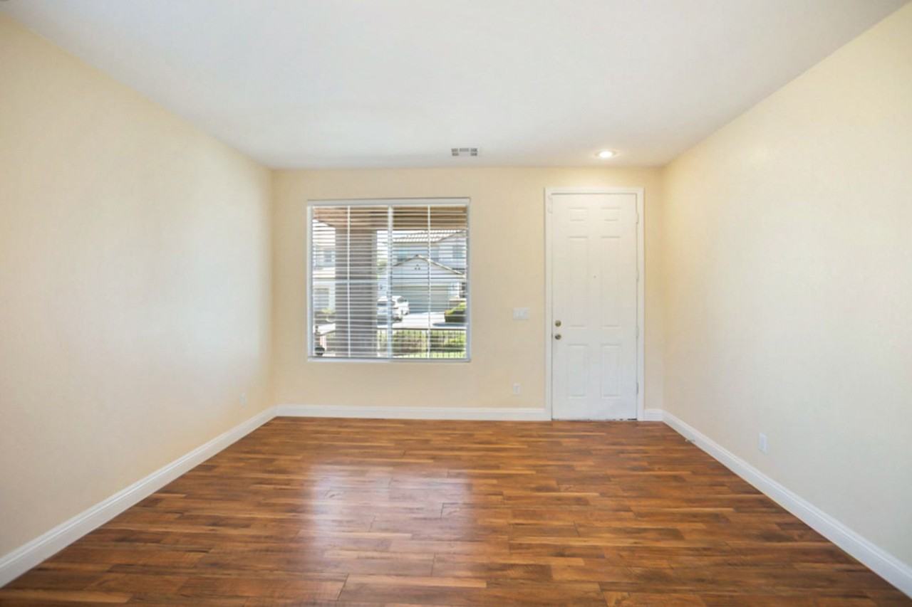 10872 Wallflower Ave - Photo 6 of 41