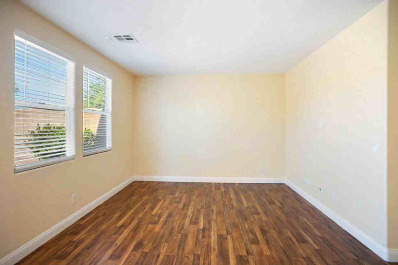 10872 Wallflower Ave - Photo 7 of 41