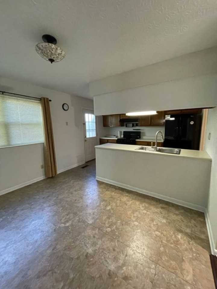 9117 Parktop Ln - Photo 6 of 19