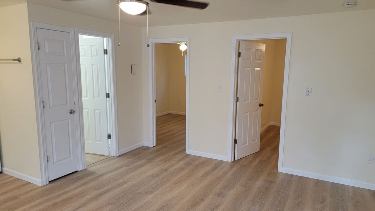 320 J St - Photo 2 of 23