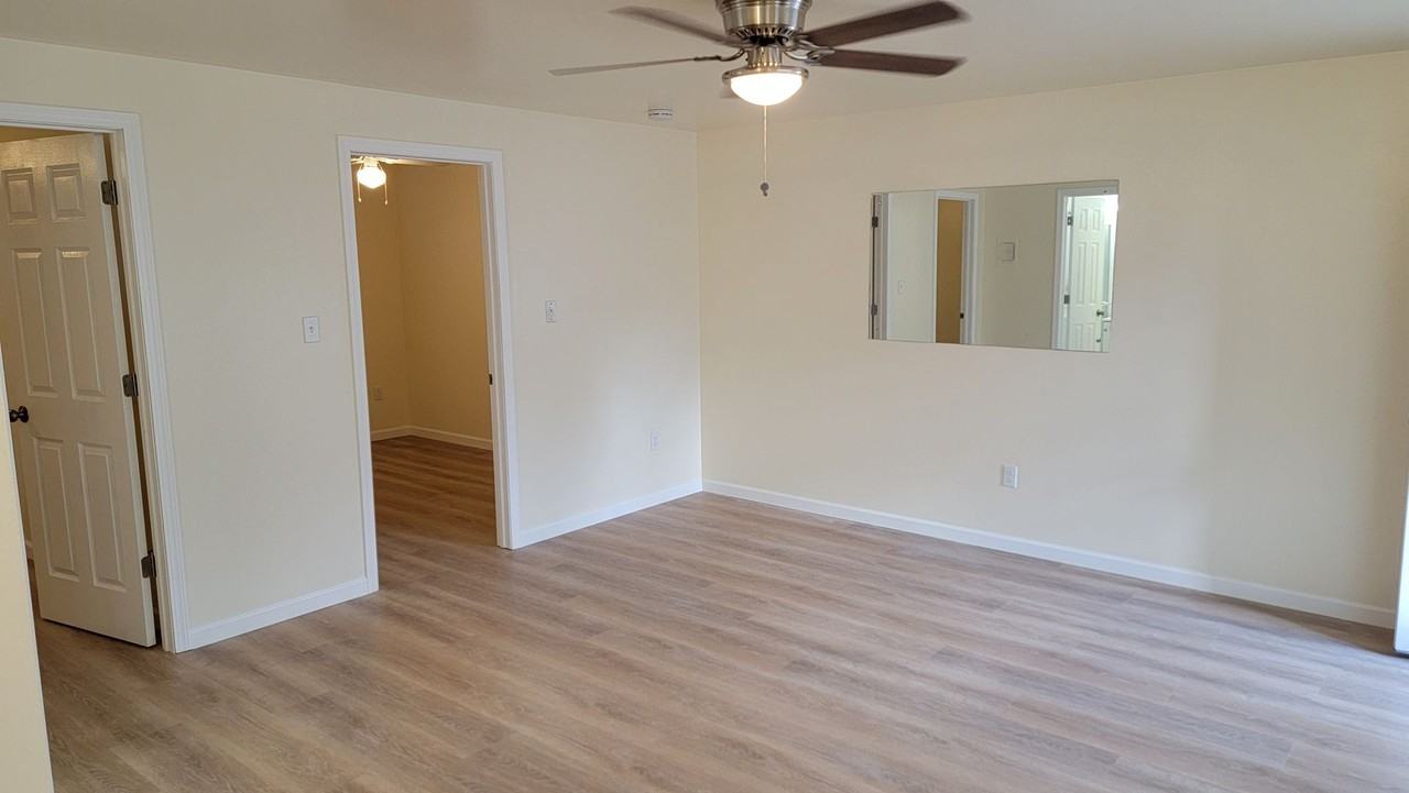 320 J St - Photo 3 of 23