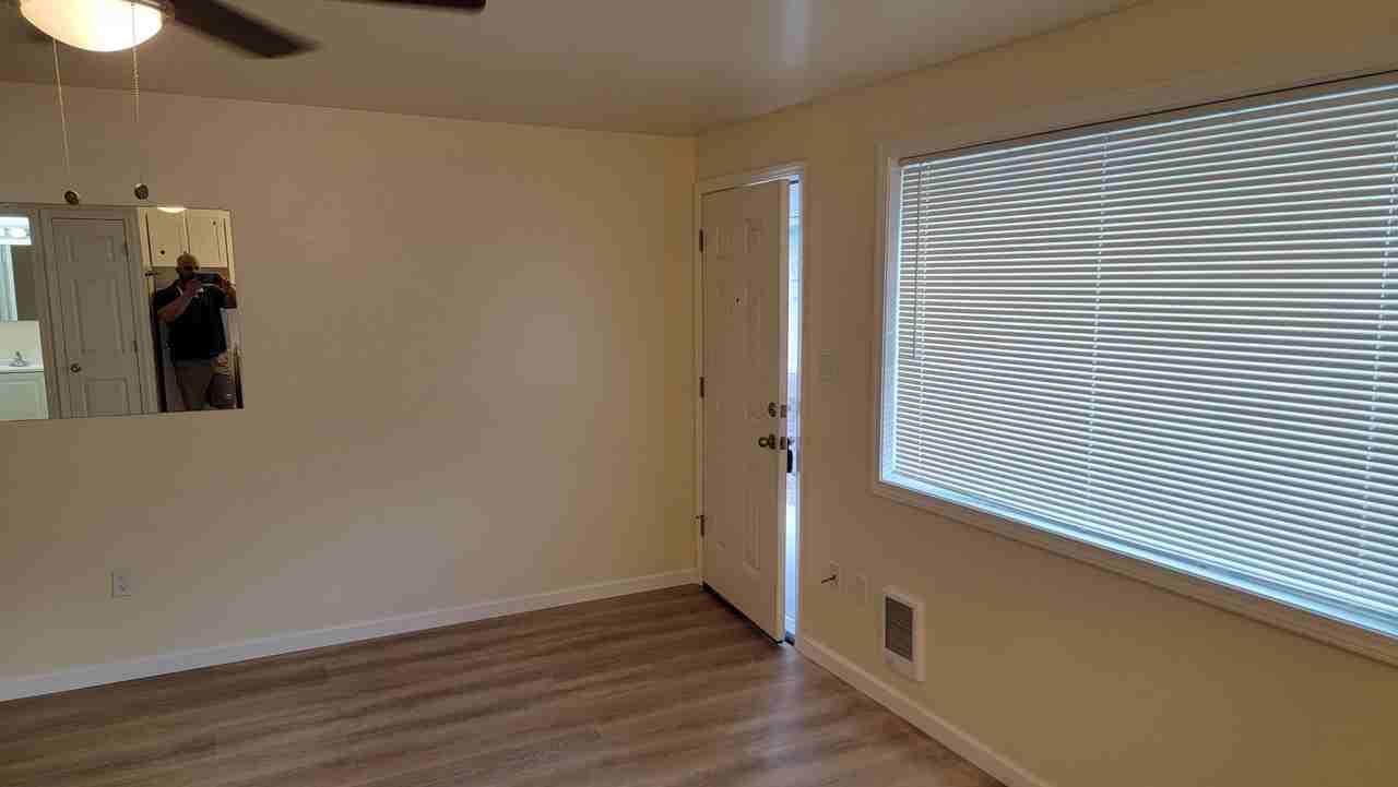 320 J St - Photo 4 of 23