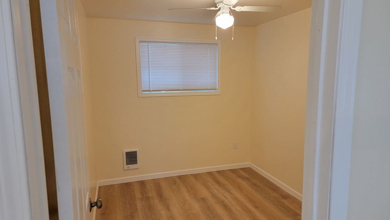320 J St - Photo 6 of 23