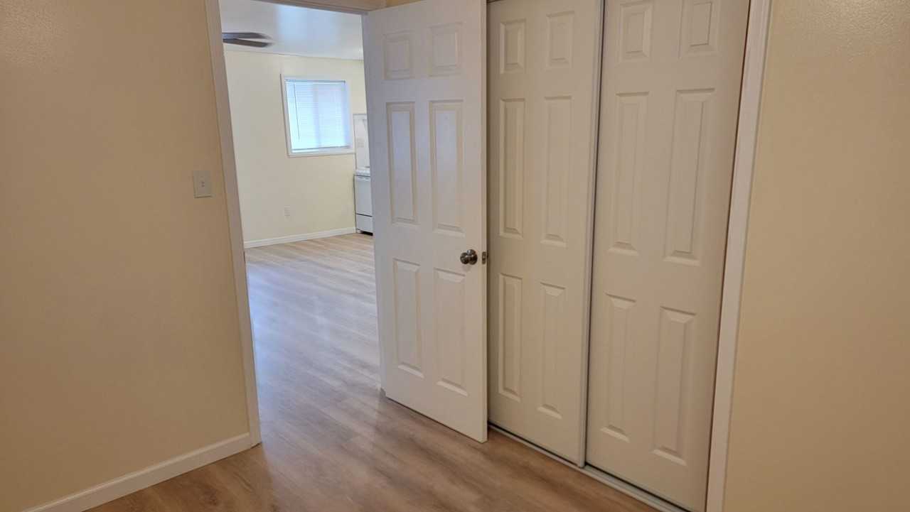 320 J St - Photo 7 of 23