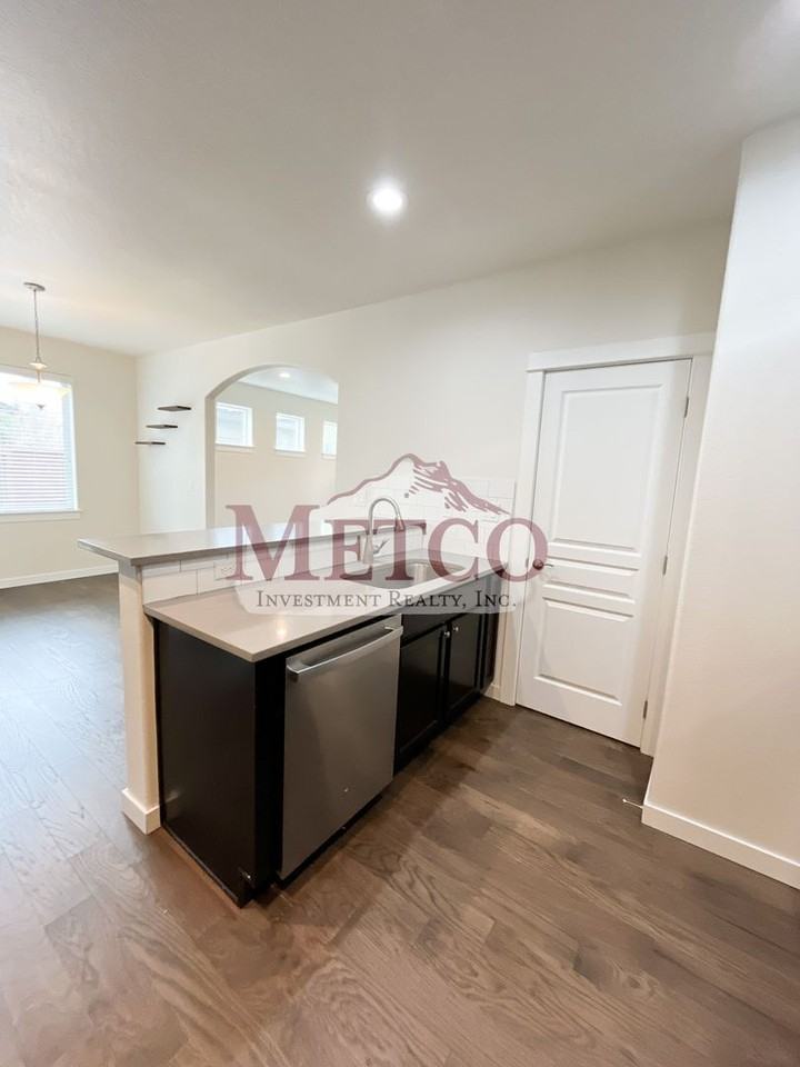 32902 E Mckenzie St - Photo 5 of 23