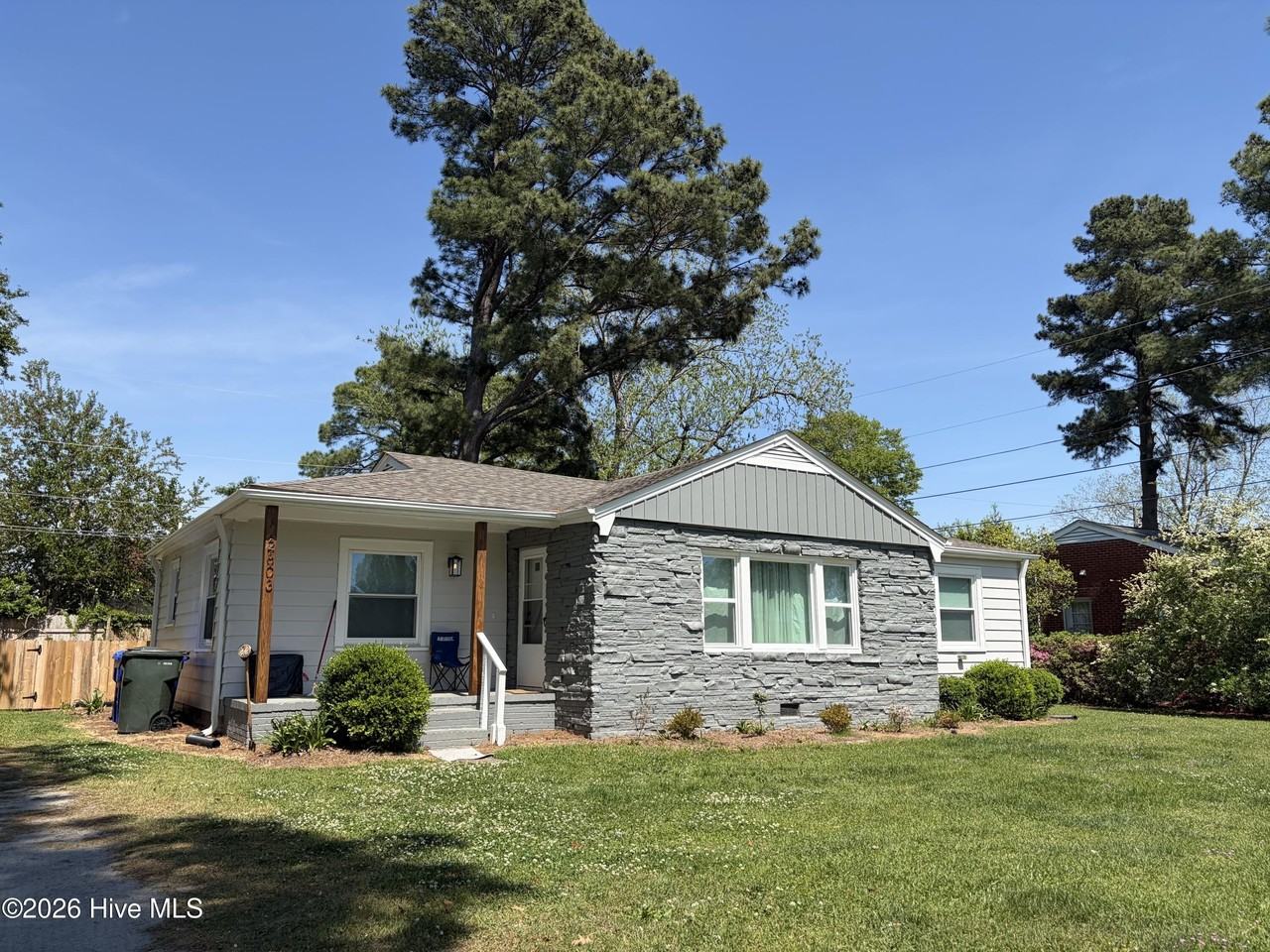 2803 Jefferson Dr - Photo 2 of 15