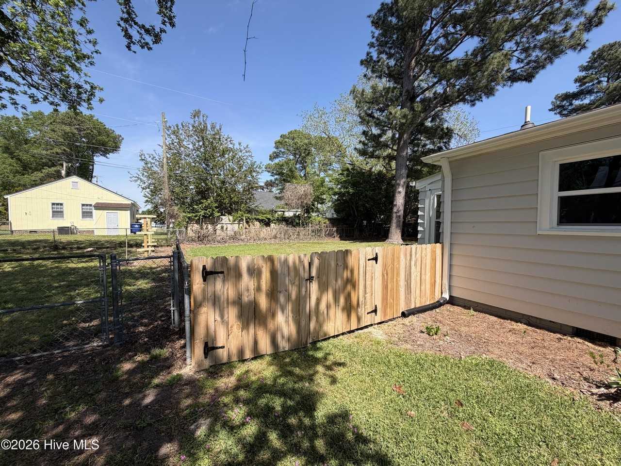 2803 Jefferson Dr - Photo 3 of 15