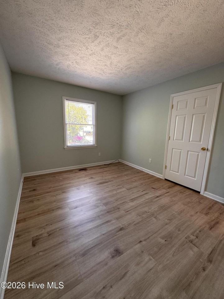 407 Hickory St #UP - Photo 7 of 15