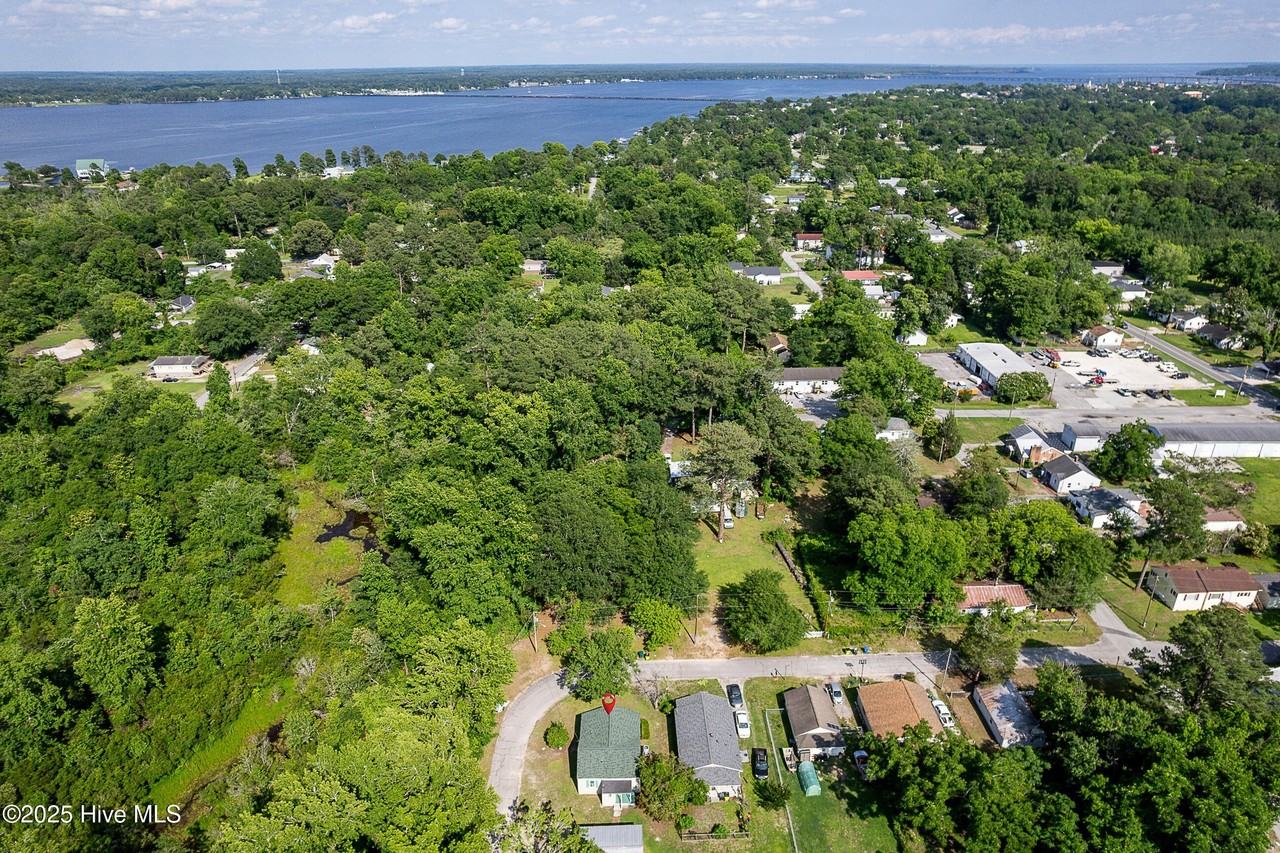 210 Poplar St - Photo 2 of 32