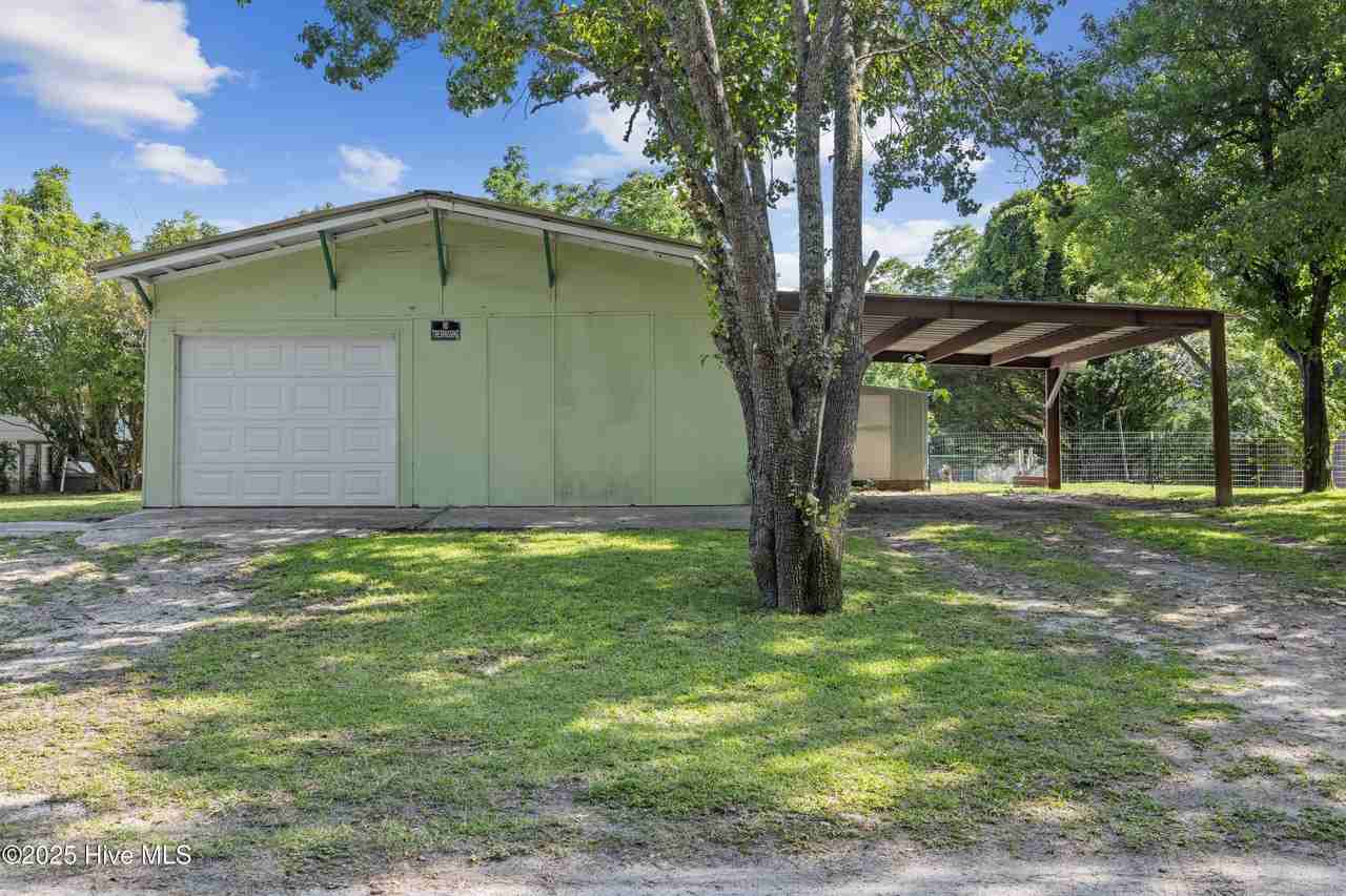 210 Poplar St - Photo 6 of 32