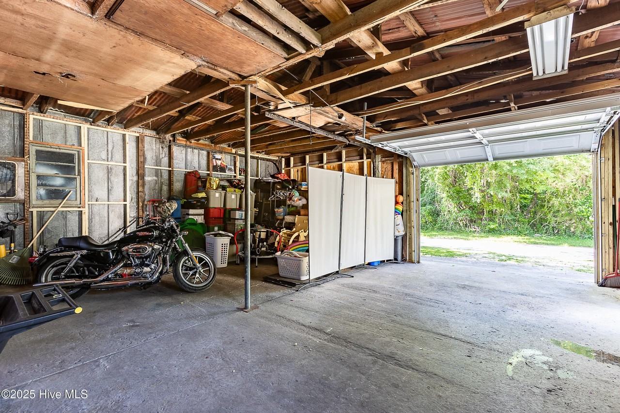 210 Poplar St - Photo 7 of 32