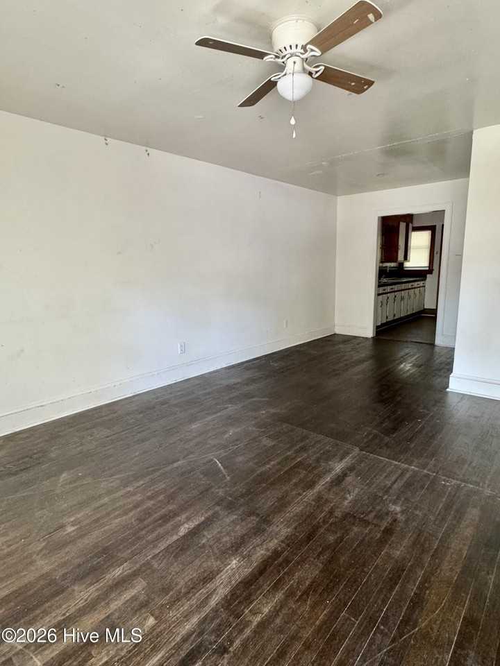 607 E 4th St - Photo 3 of 11