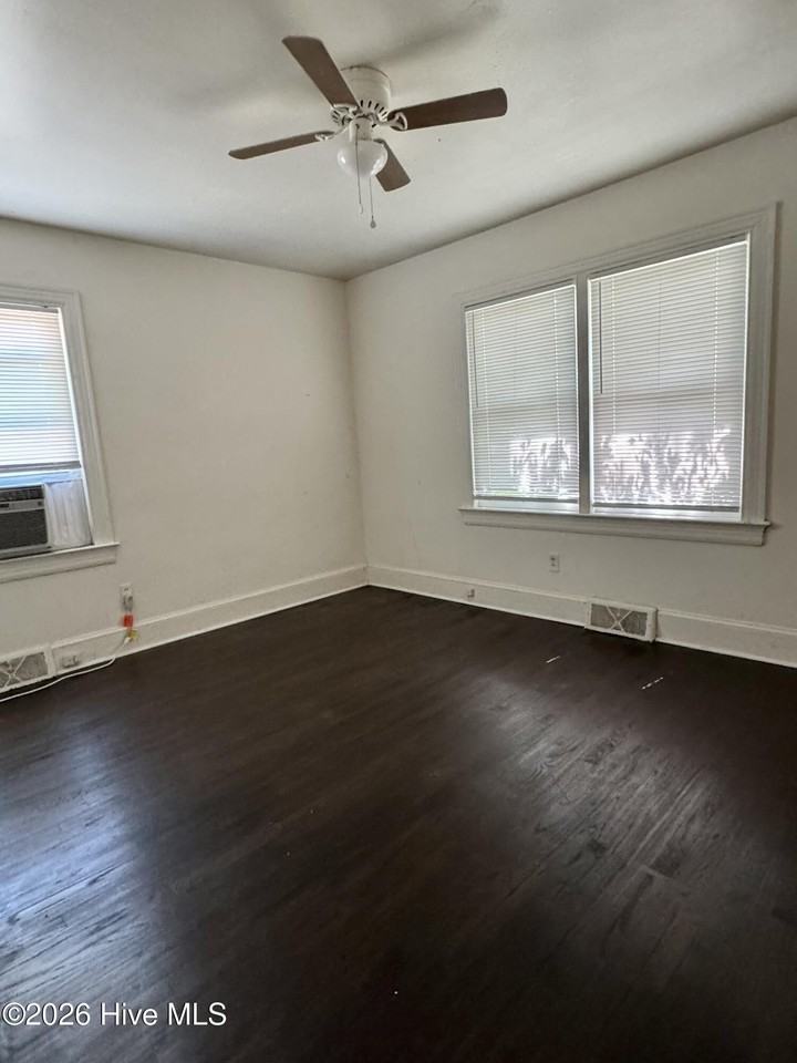 607 E 4th St - Photo 4 of 11