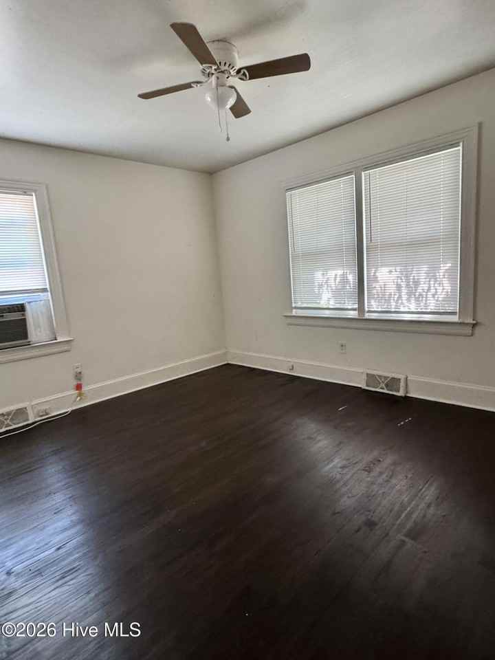 607 E 4th St - Photo 5 of 11