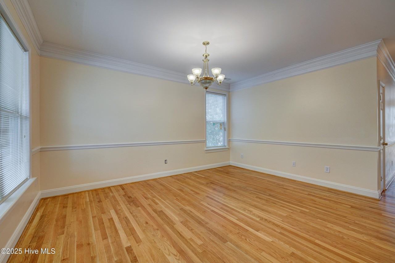 1525 Parmele Dr - Photo 3 of 35