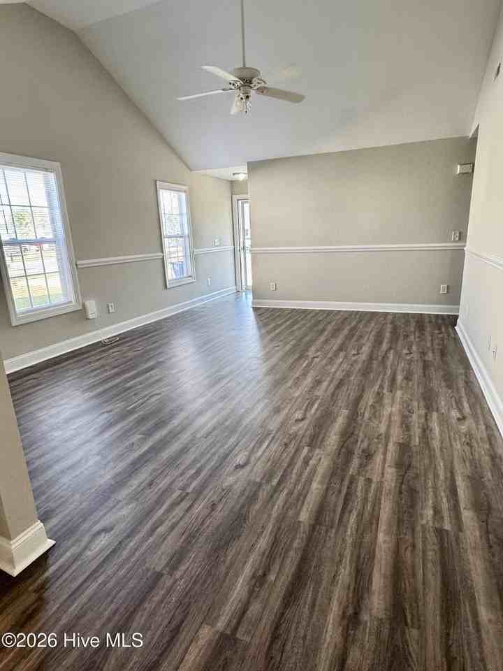 1136 Nicklaus Dr #B - Photo 3 of 15