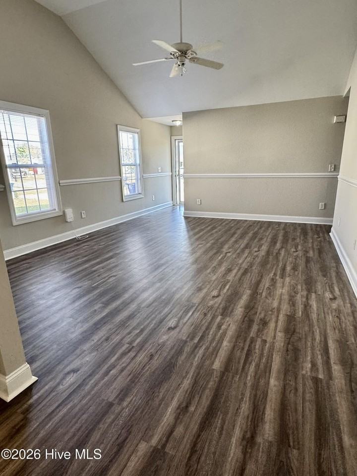 1136 Nicklaus Dr #B - Photo 4 of 15