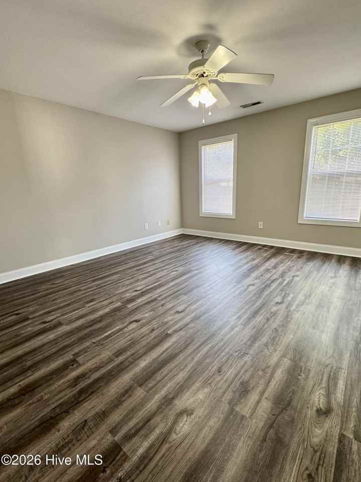 1136 Nicklaus Dr #B - Photo 5 of 15