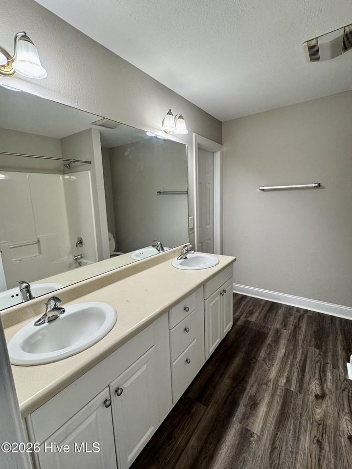 1136 Nicklaus Dr #B - Photo 6 of 15