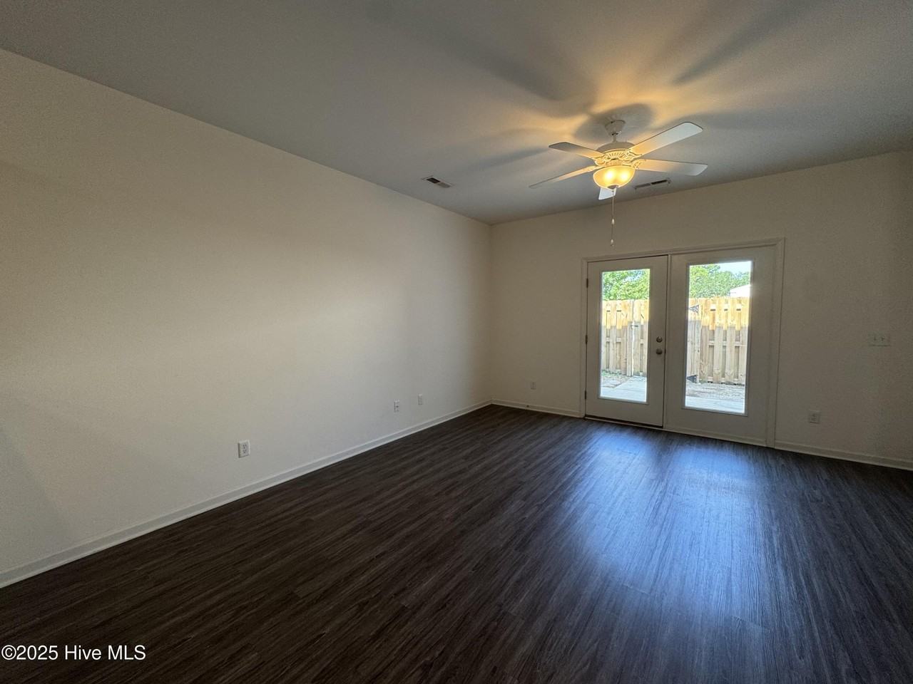 61 Dresser Ln - Photo 4 of 17