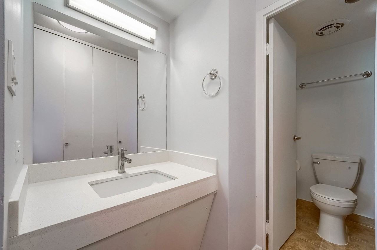1111 Ash St - Photo 2 of 25