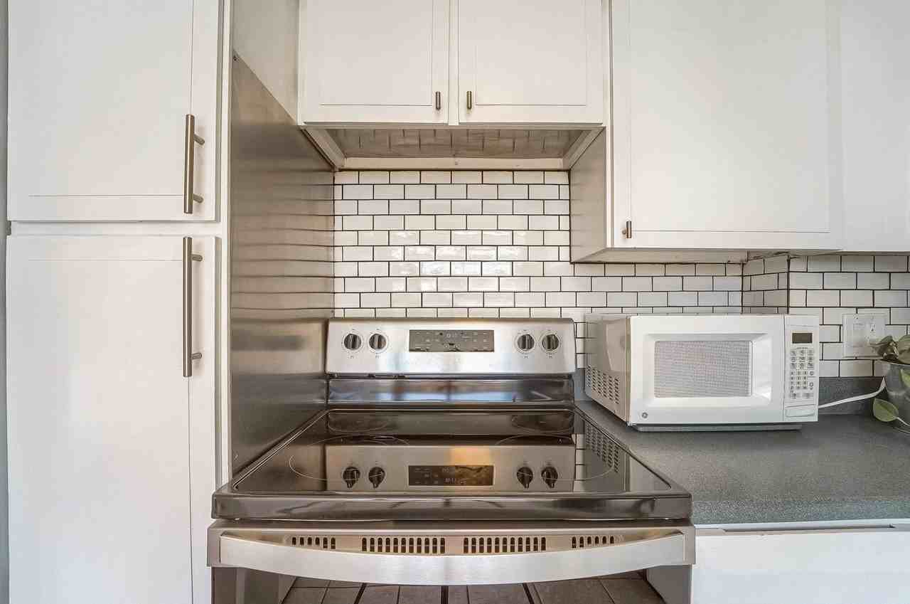 1111 Ash St - Photo 5 of 25