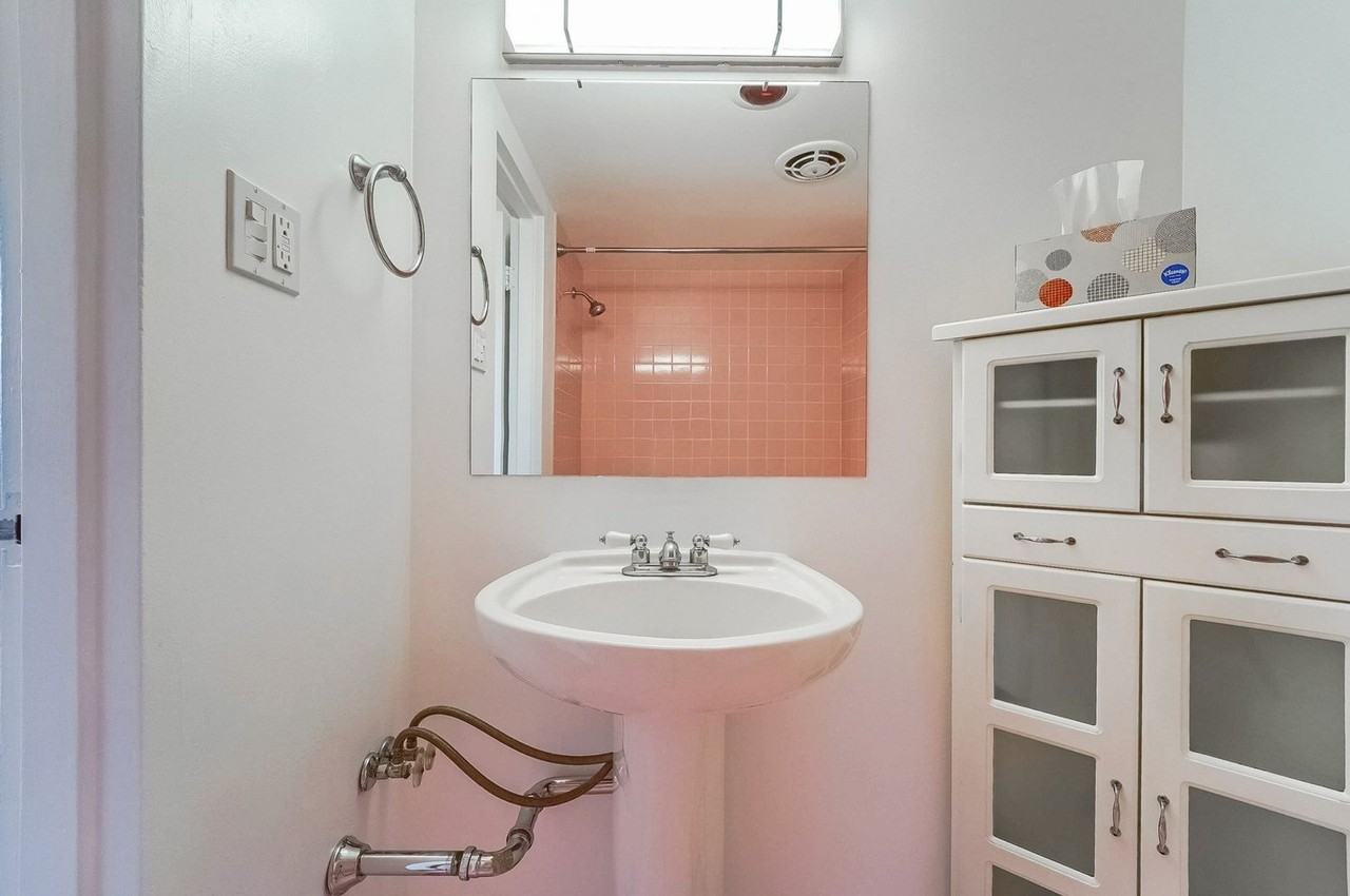 1111 Ash St - Photo 7 of 25