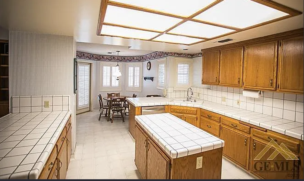 5021 Panorama Dr - Photo 2 of 3