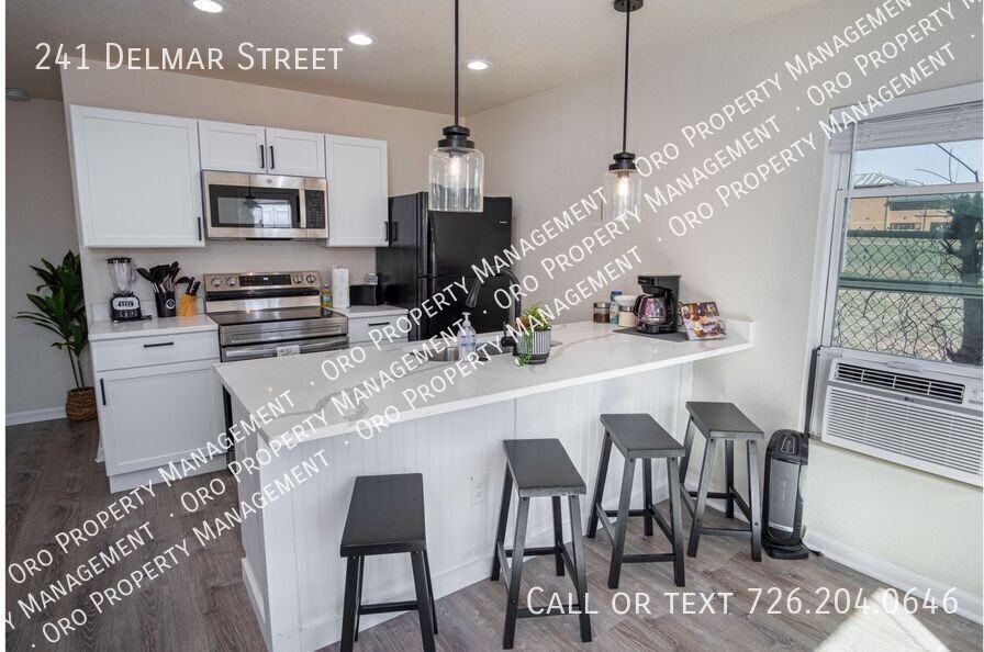 241 Delmar St - Photo 5 of 13