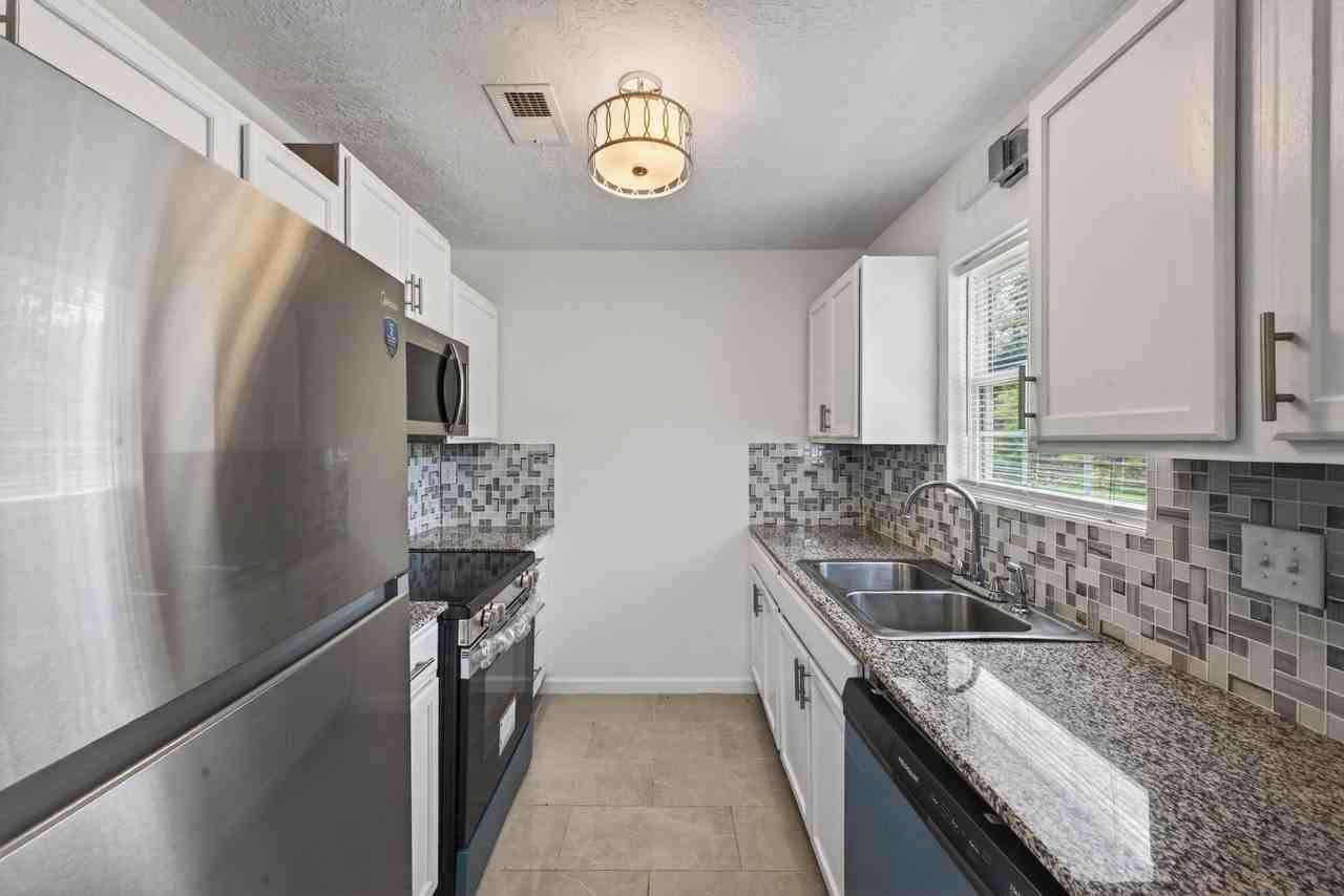 2812 Bennington Dr - Photo 6 of 17