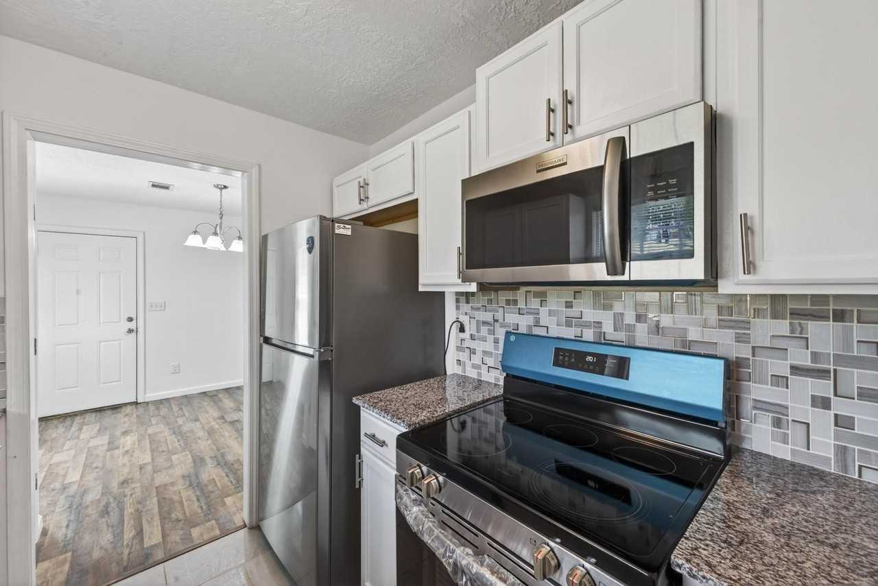 2812 Bennington Dr - Photo 7 of 17