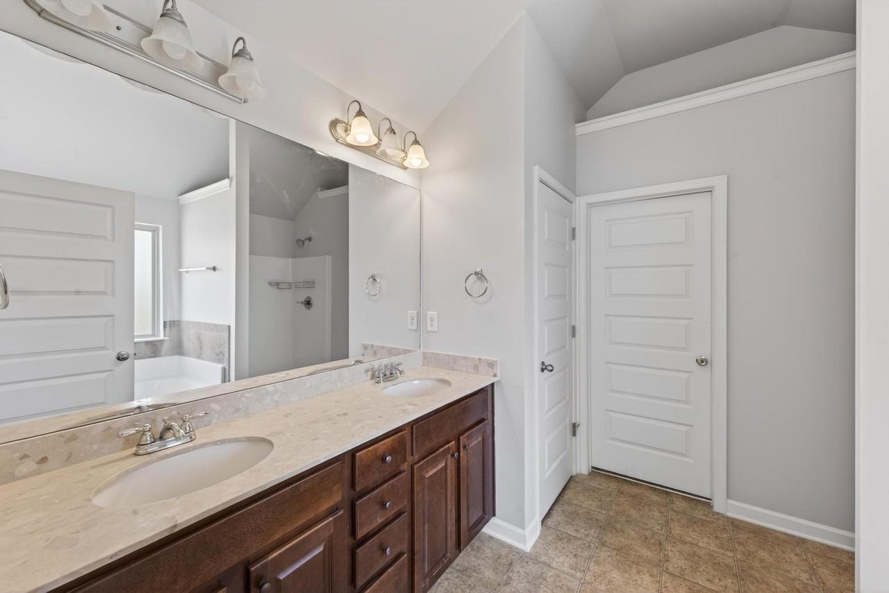 5107 Devon Ln - Photo 7 of 33