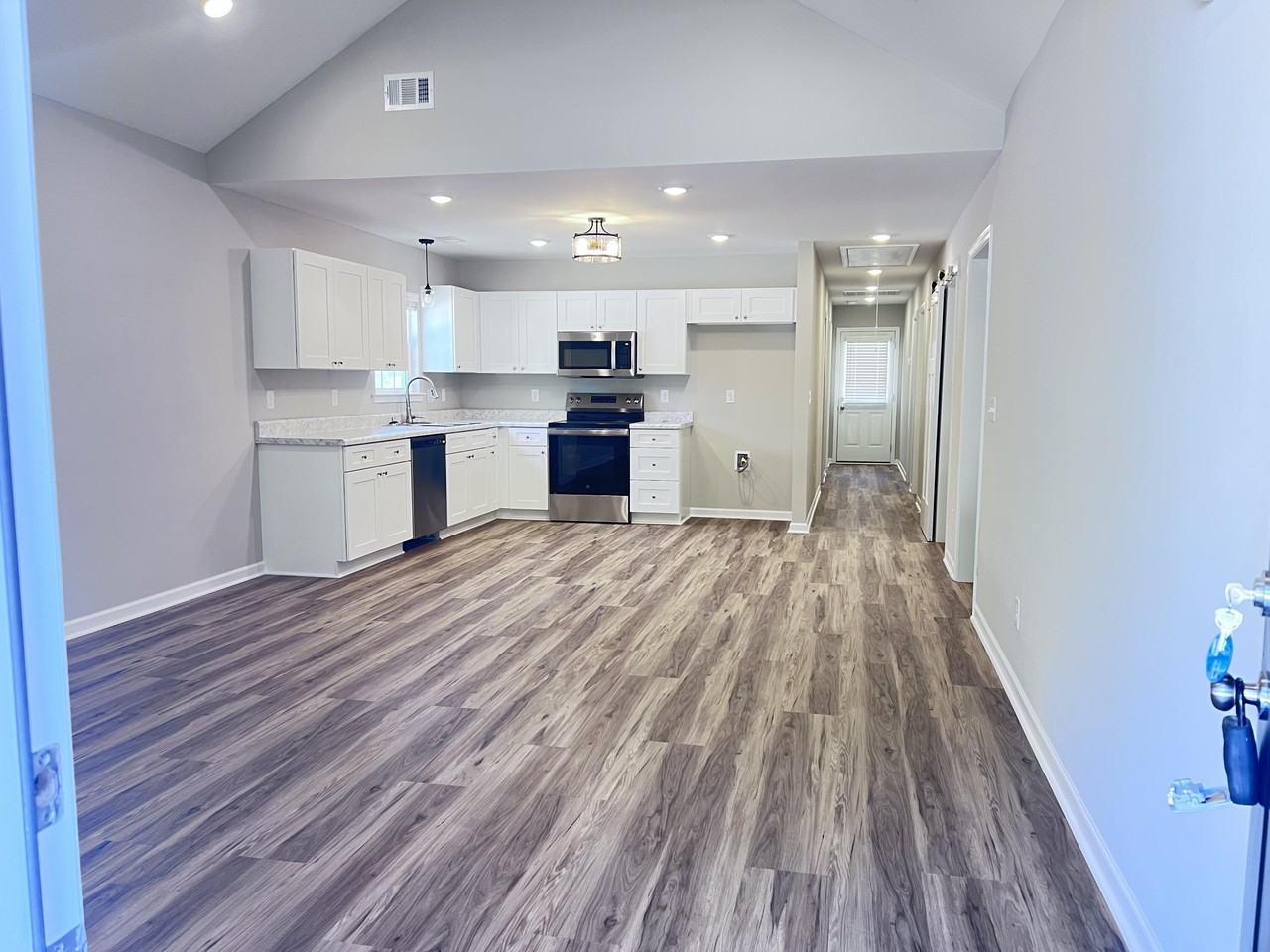 631 Clary St - Photo 3 of 8