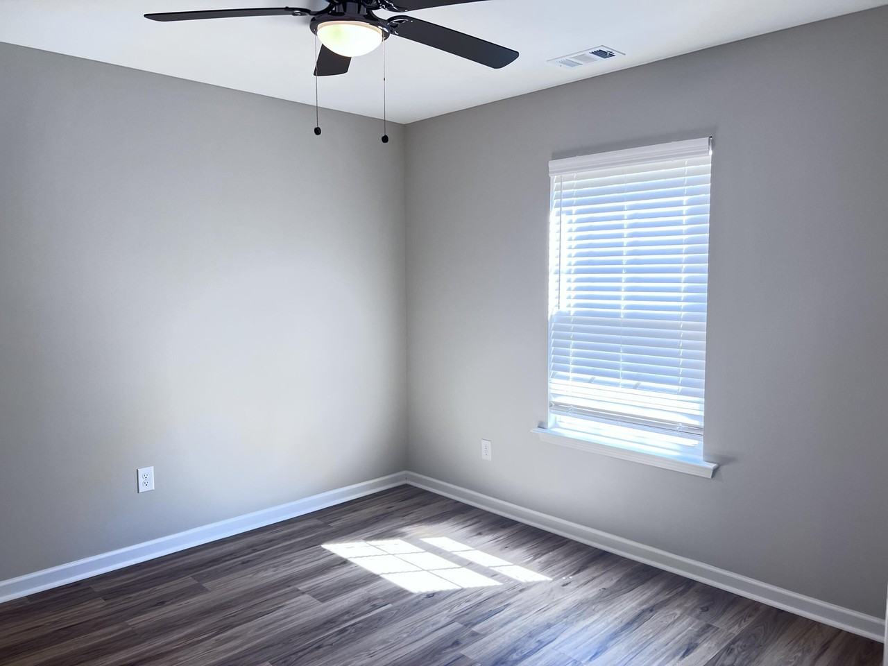 631 Clary St - Photo 4 of 8
