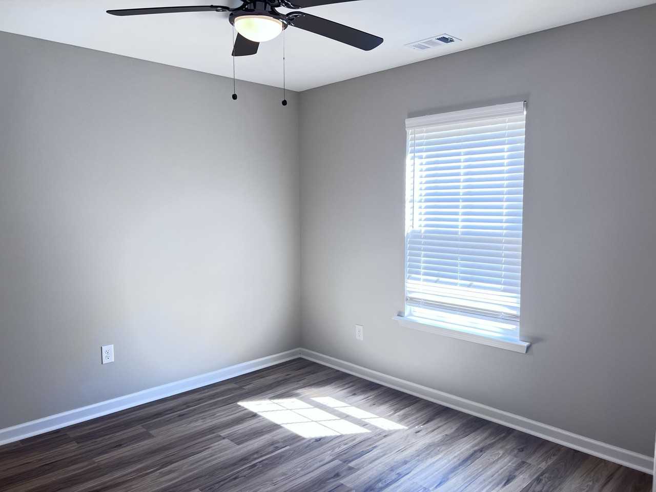 631 Clary St - Photo 6 of 8