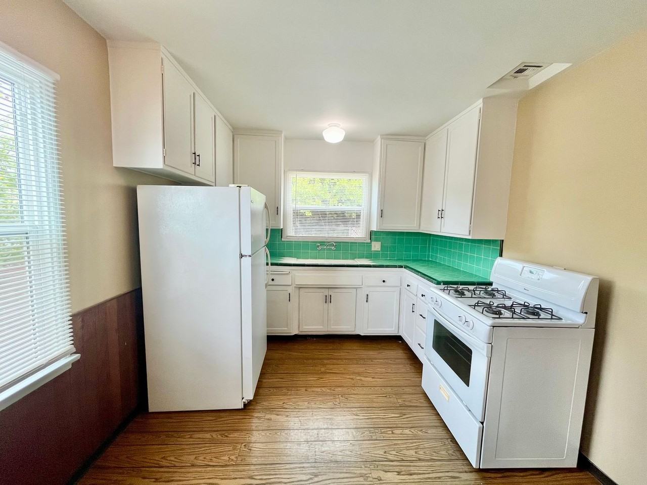 1828 Rowan St - Photo 3 of 17