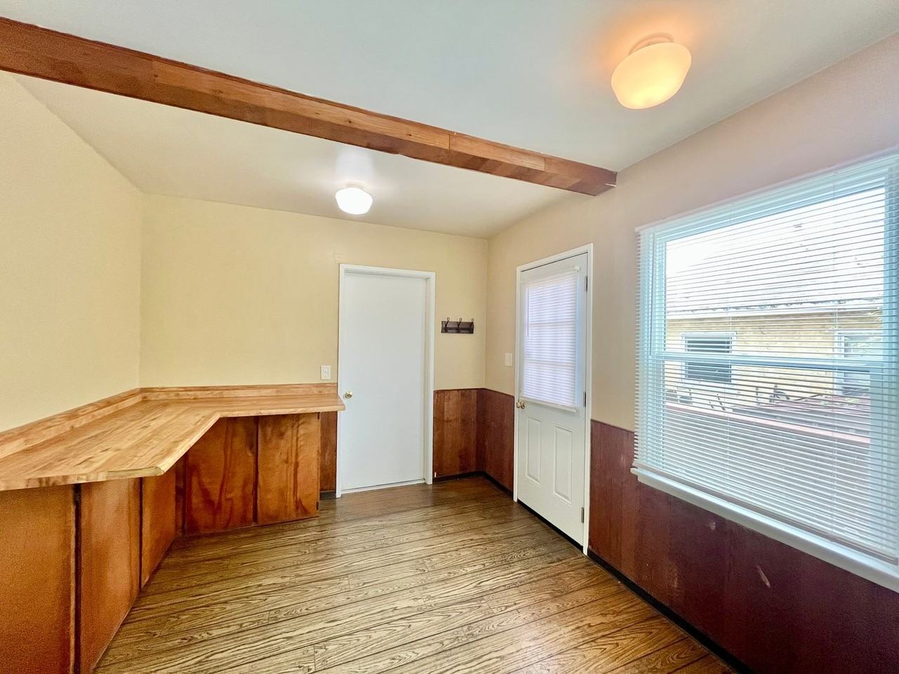 1828 Rowan St - Photo 4 of 17