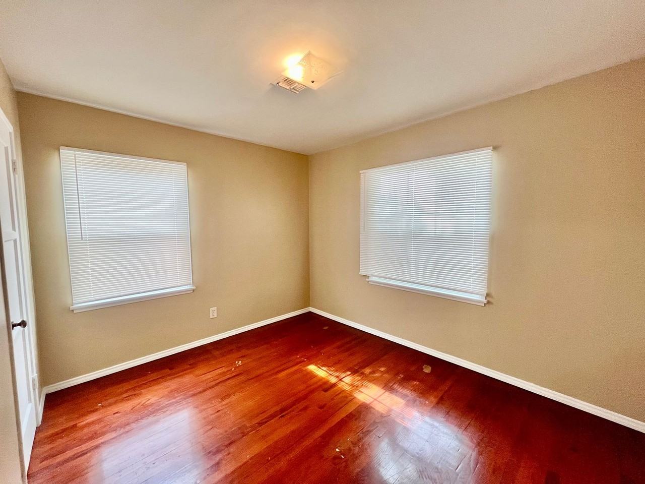 1828 Rowan St - Photo 5 of 17