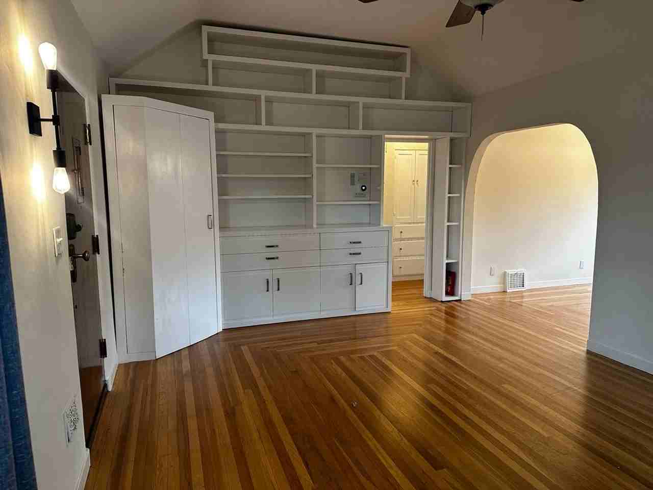 454 Washington St - Photo 3 of 9