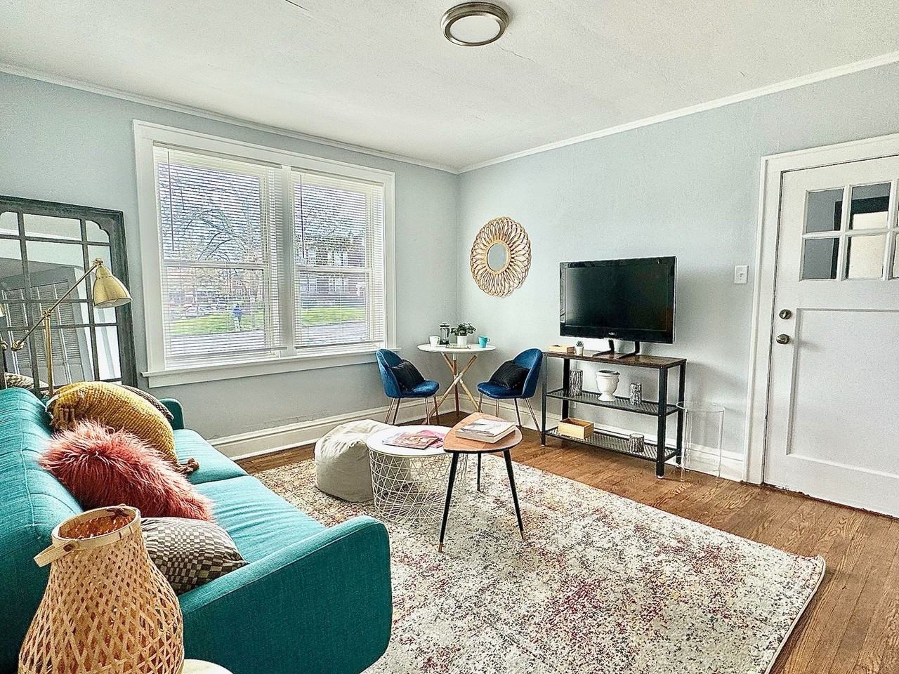 4932 Lindenwood Ave #2W - Photo 4 of 31