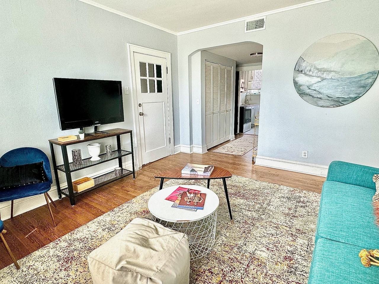 4932 Lindenwood Ave #2W - Photo 7 of 31