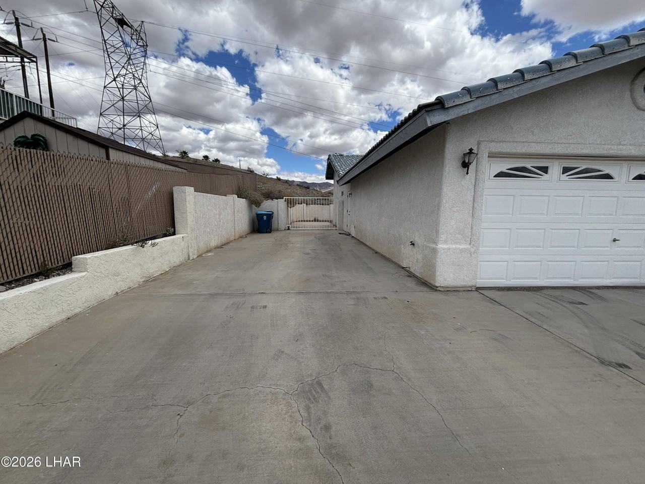 1210 Palmas Dr - Photo 2 of 32