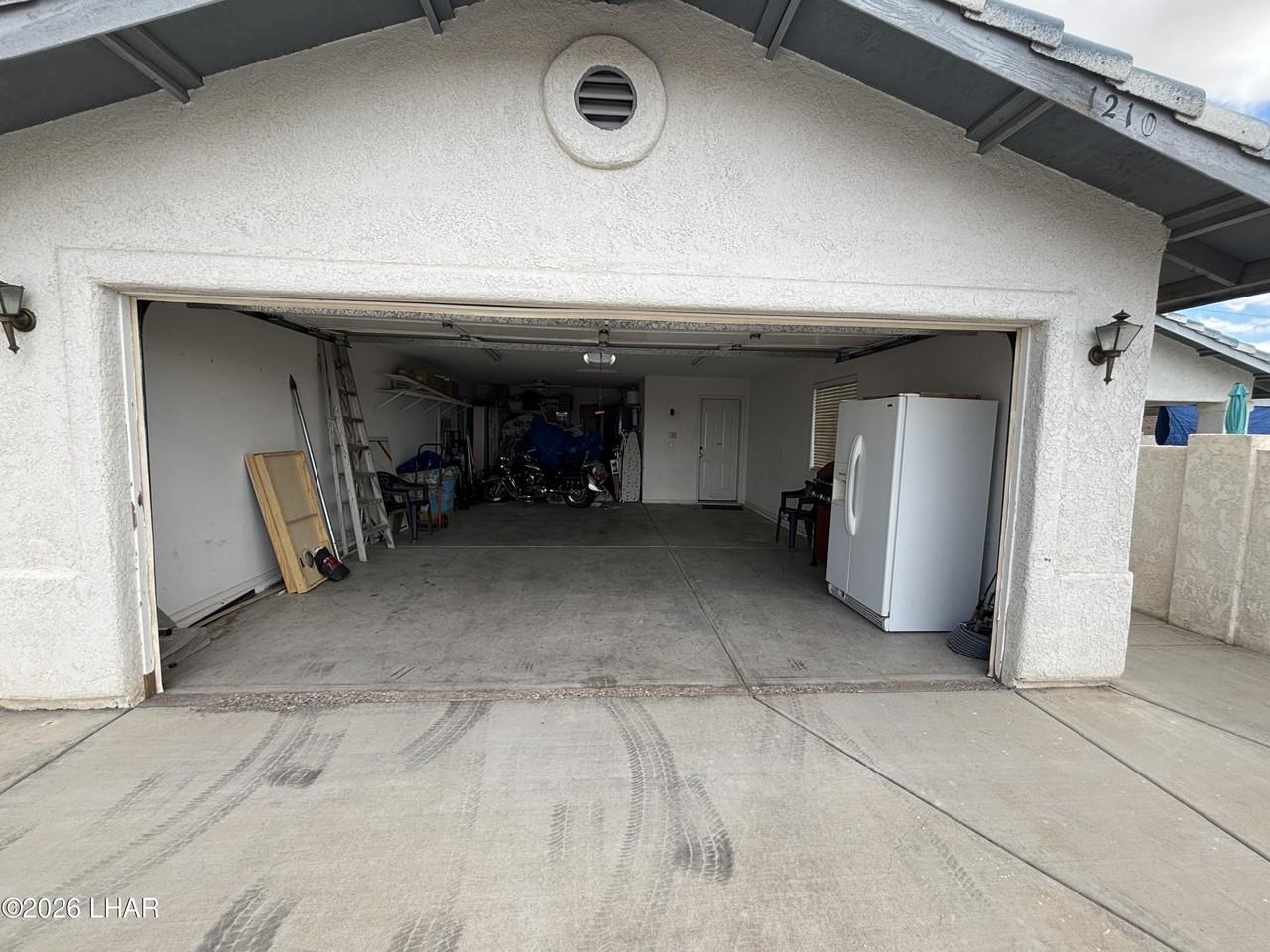 1210 Palmas Dr - Photo 3 of 32