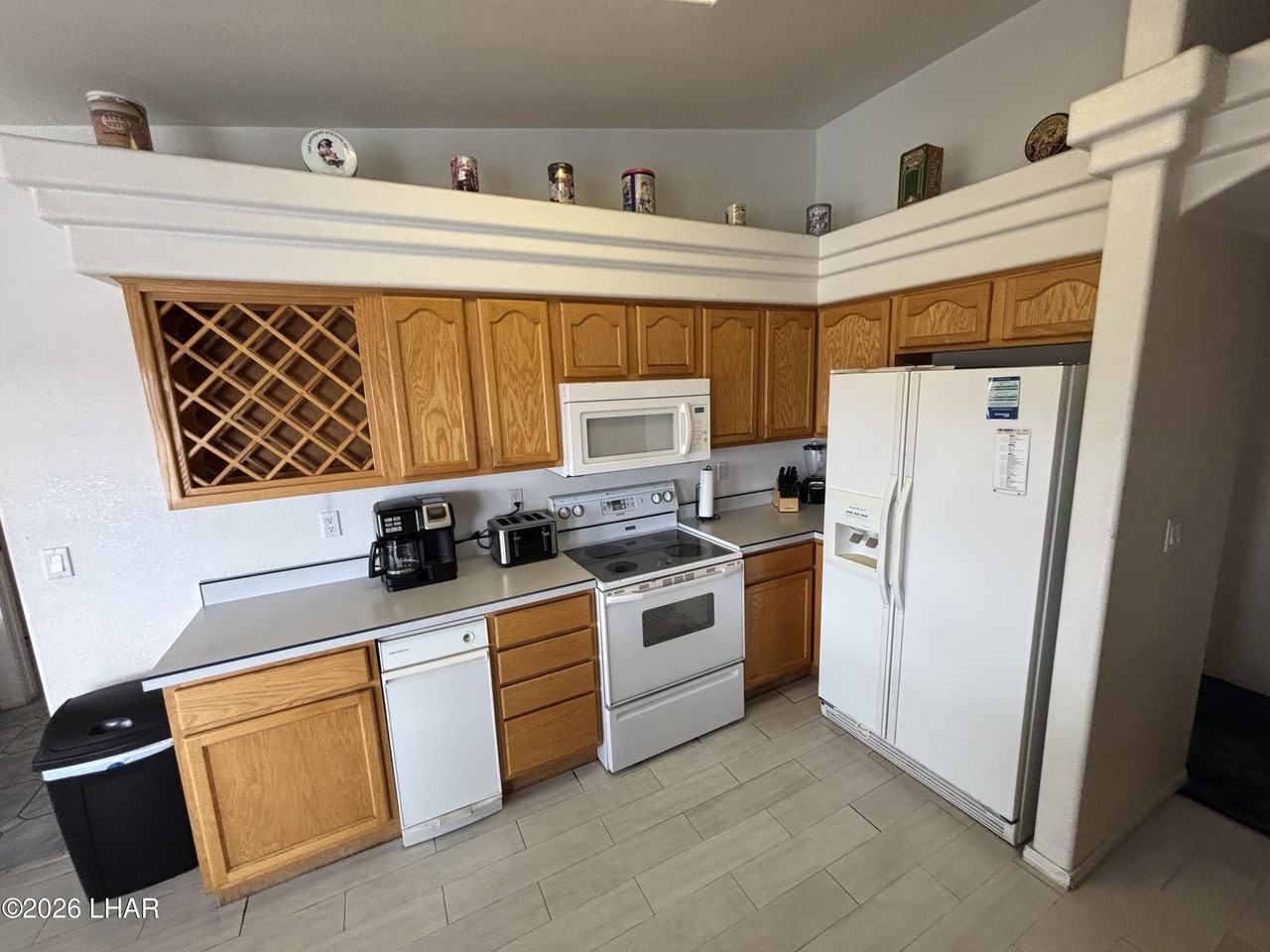 1210 Palmas Dr - Photo 7 of 32