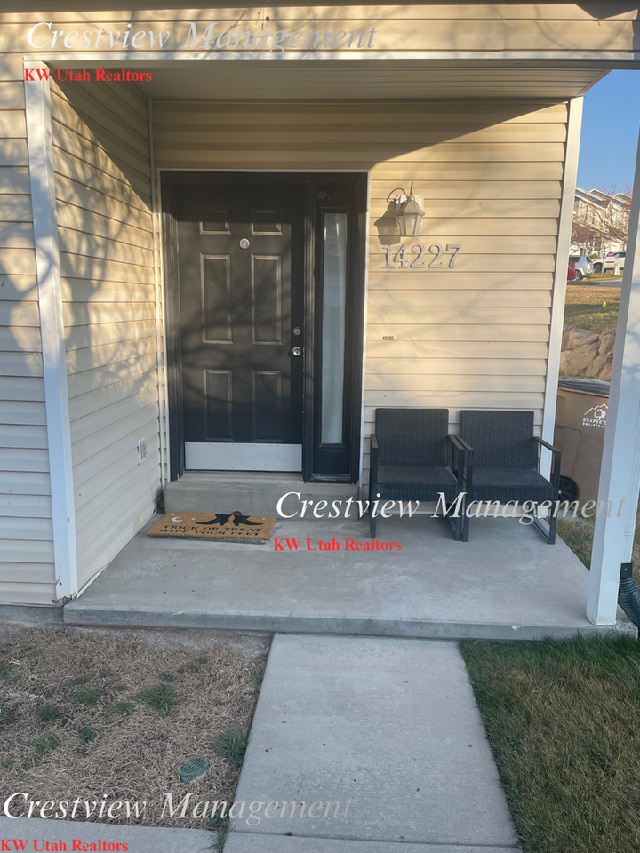 14227 S Daisyfield Dr - Photo 2 of 16